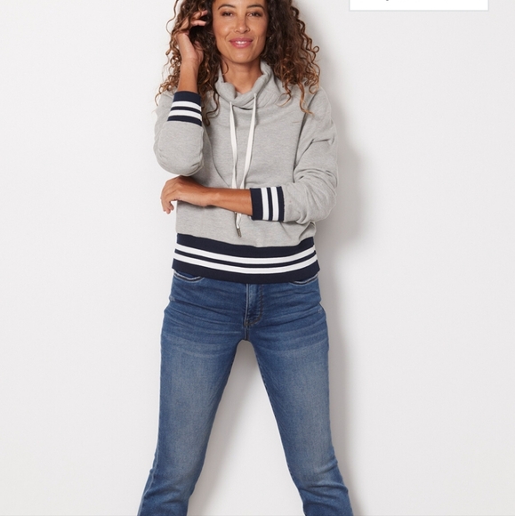 Evereve Presley Varsity Funnel Neck - Picture 7 of 8